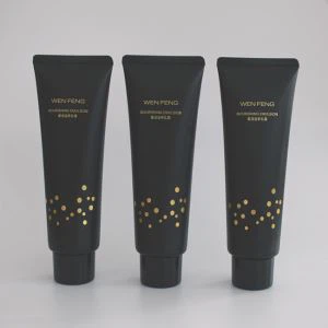 Fekete krém műanyag puha csövek