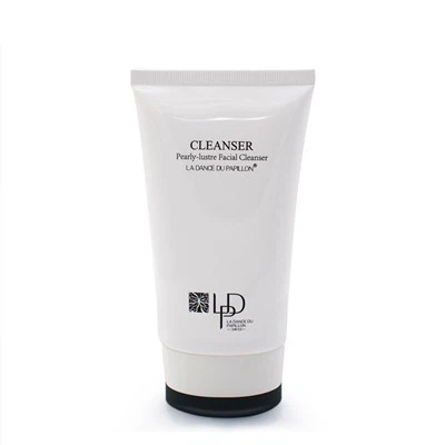 Üres arctisztító műanyag tubusok